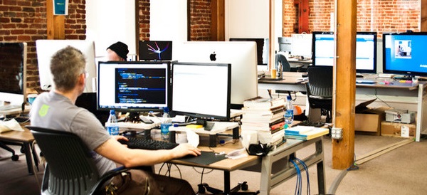 Hogyan maradjunk egészségesek ülőmunkát végezve?